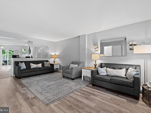 5th image of 8485 Coronation Ln