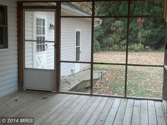 Exterior (Rear) screened porch