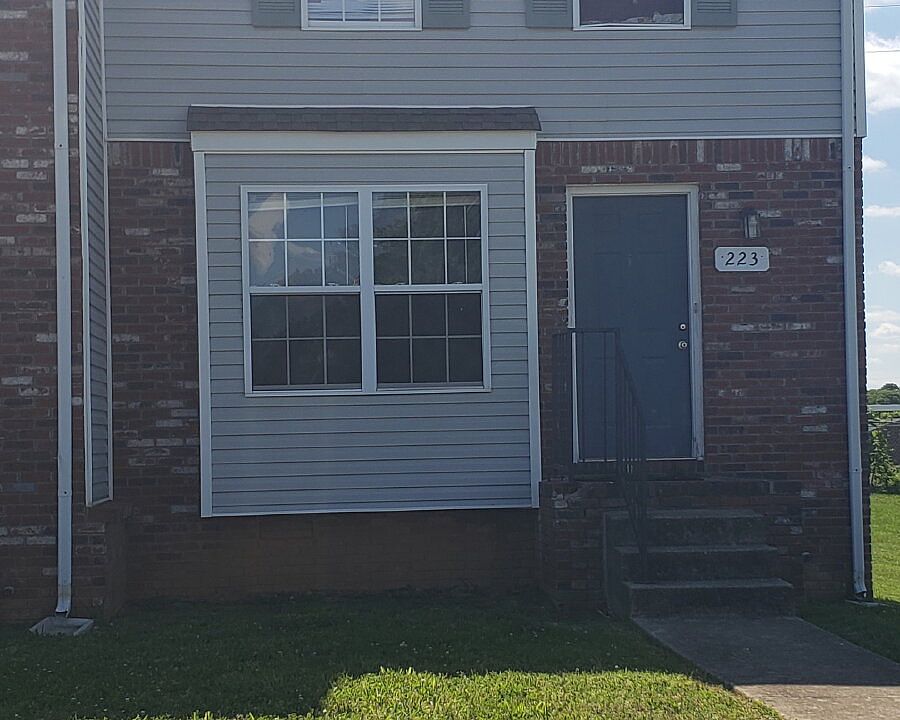 1st image of 223 Tree Line Dr