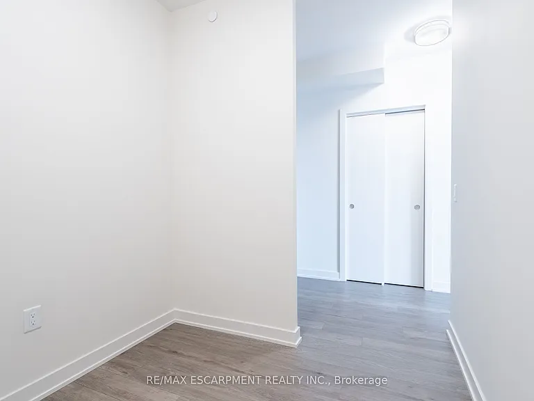 212 King William St #816 — Photo 7