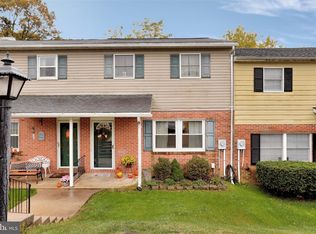 8 Nottingham Dr, Chambersburg, PA 17201
