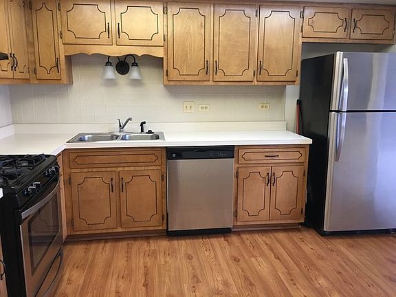 4th image of 15710 S Sunset Ridge Ct Unit 1S