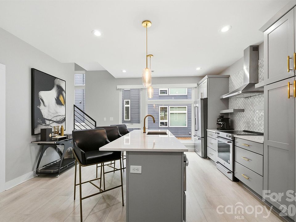1st image of 2712 Youngblood St
