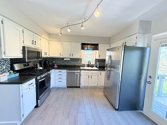 2nd image of 2518 Lowman Dr