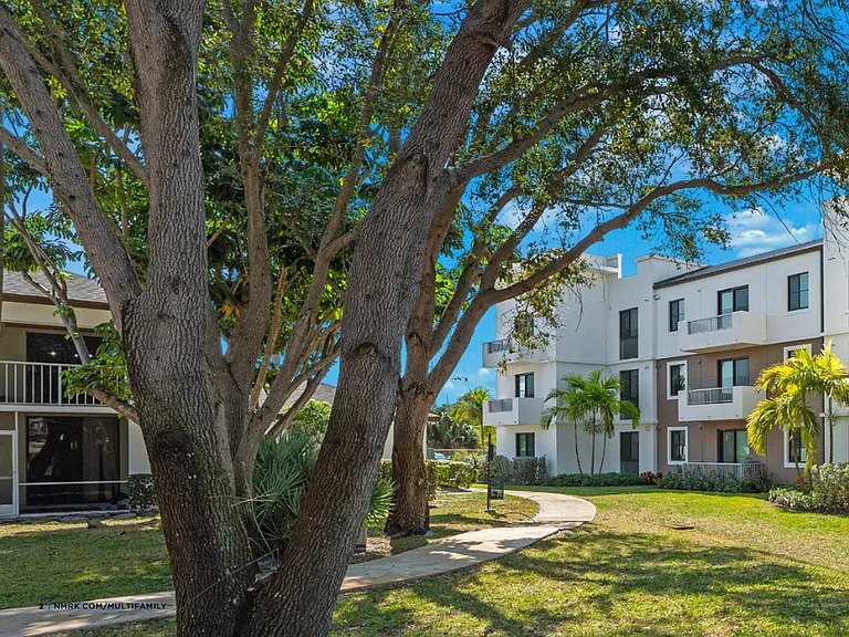 Boca Villas — Photo 17