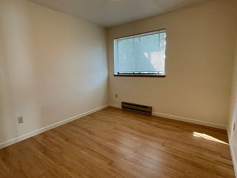 4237 8th Ave NE — Photo 22