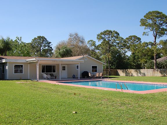 3rd image of 10142 Trailwood Cir