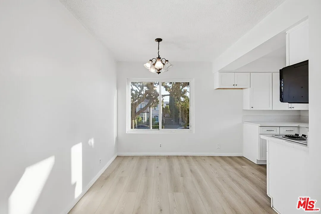 1 bed, 1.0 bath, 860 sqft, $1,950 — Photo 3