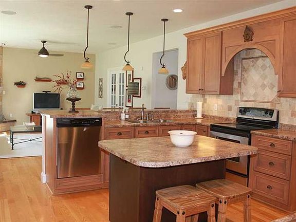 5th image of 9171 Lucia Ln