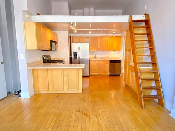 3rd image of 223 2nd Ave #2R