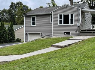 25 Holt Rd, Hyde Park, NY 12538
