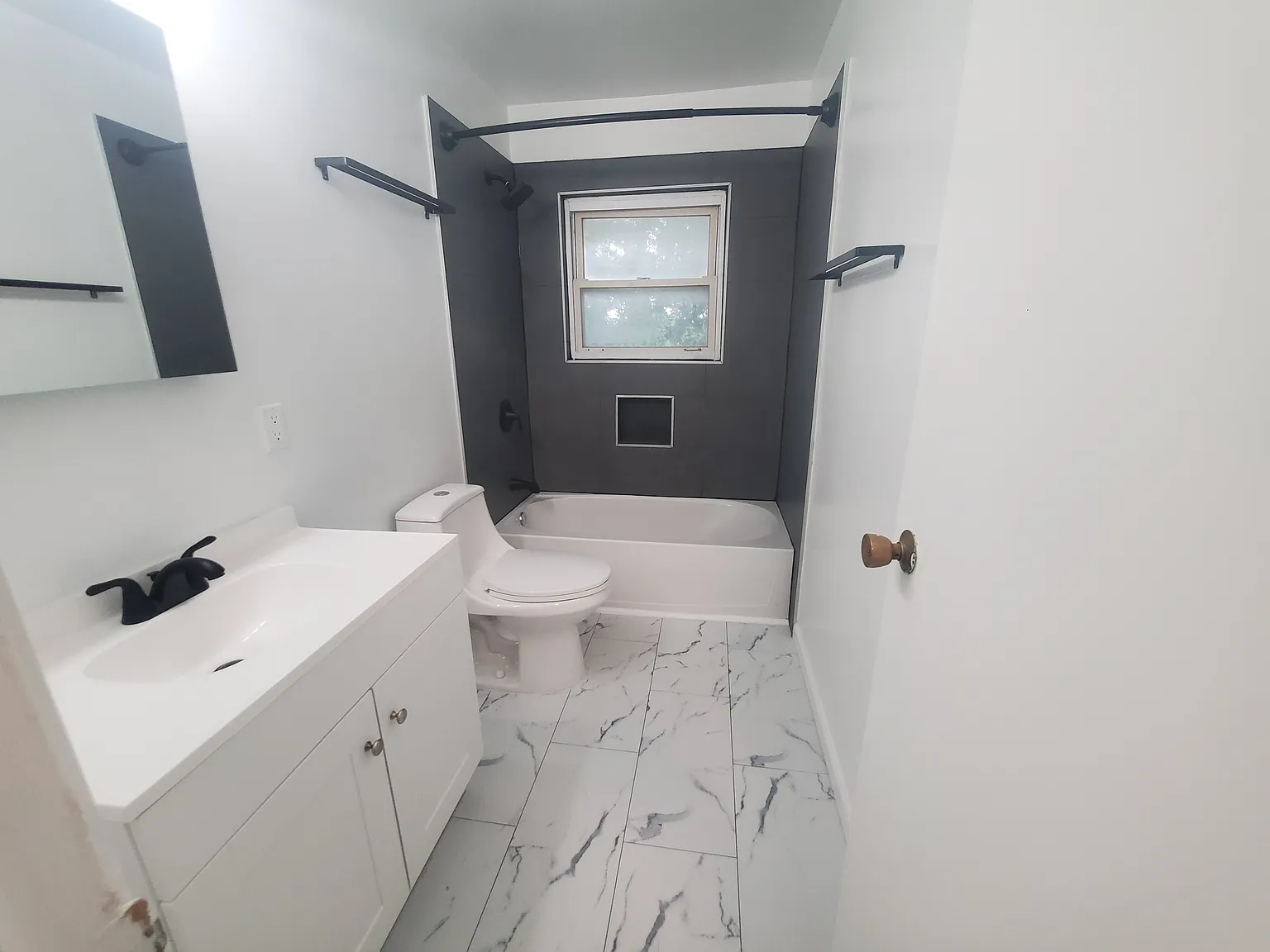 4 bed, 1.5 bath, 962 sqft, $2,500 — Photo 1