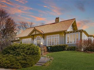 52 Bluff Rd, Barrington, RI 02806