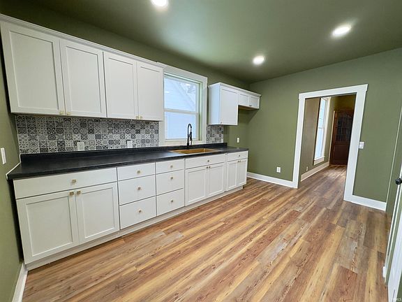 3rd image of 506 E Main St