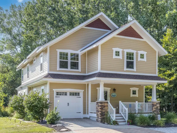 705 Meadow Dr, South Haven, MI 49090