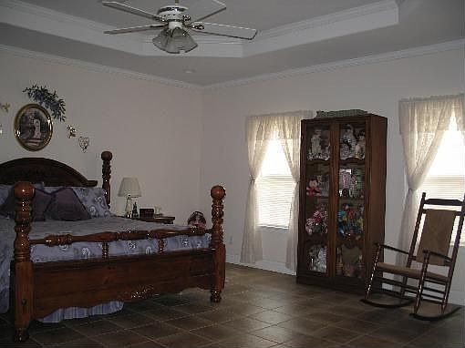 5th image of 807 Pine Hill St