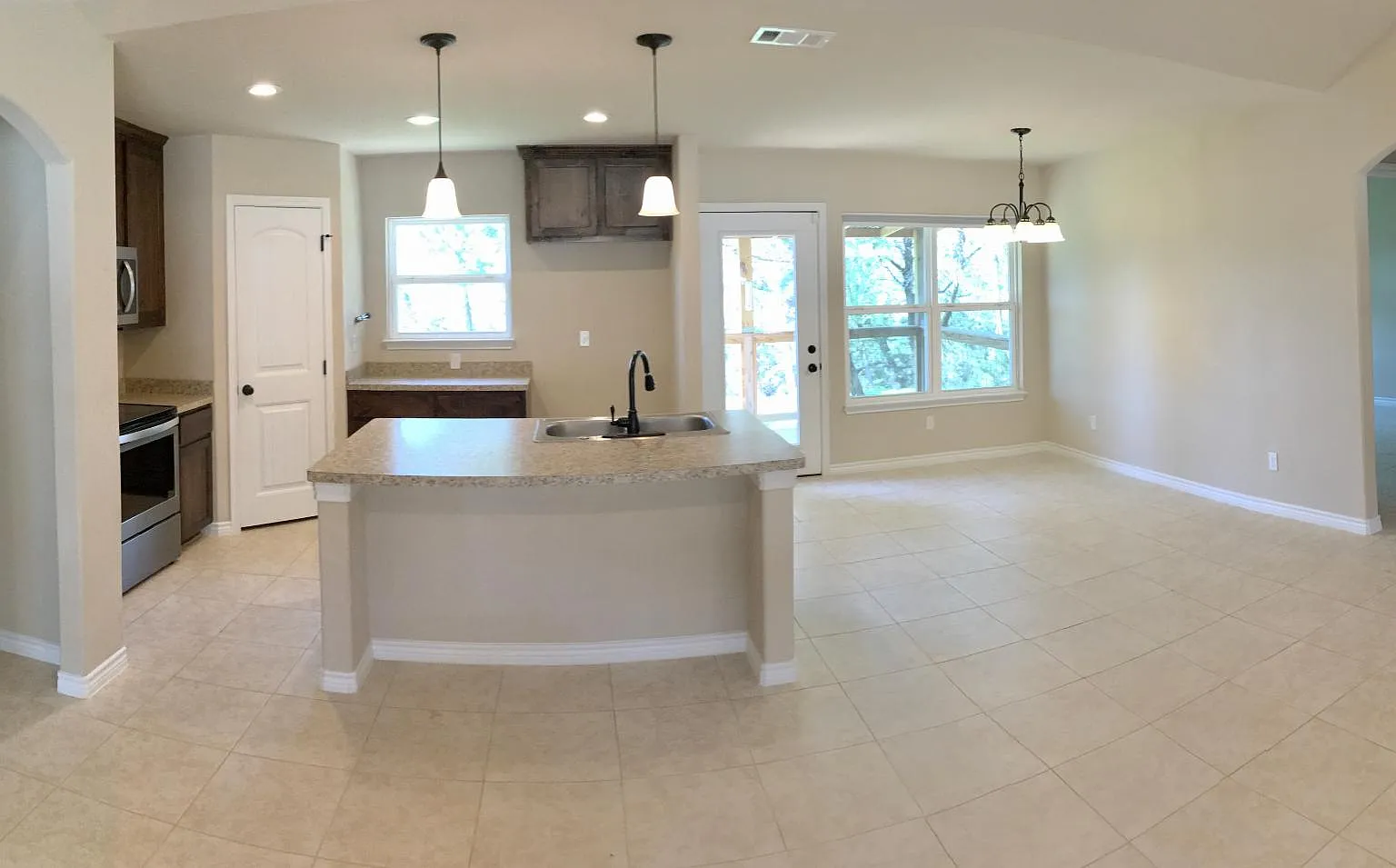 391 Windy Hill Dr — Photo 3