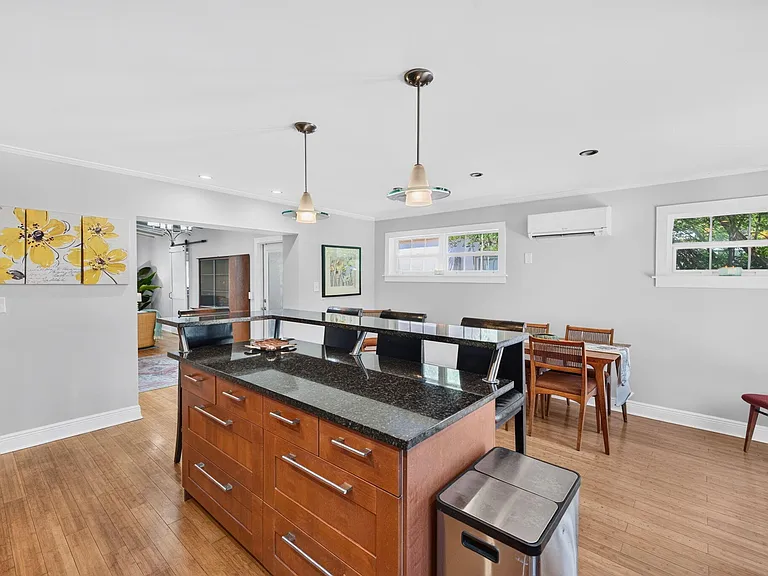 601 NE 14th Pl — Photo 21