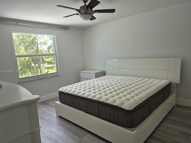 5820 SW 58th Ct — Photo 15