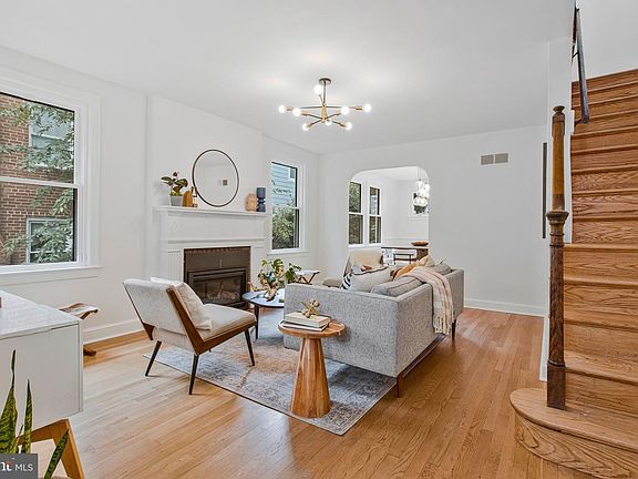 5th image of 3708 Jocelyn St NW