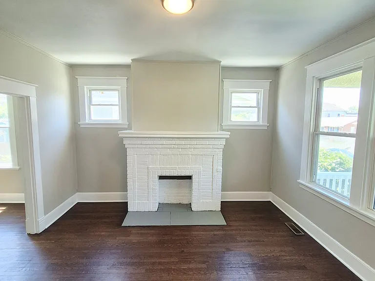 2113 Barton Ave — Photo 5