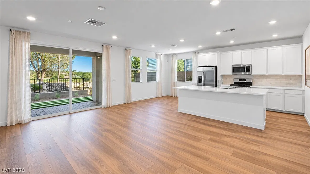 4 bed, 3.0 bath, 2257 sqft, $3,000 — Photo 1