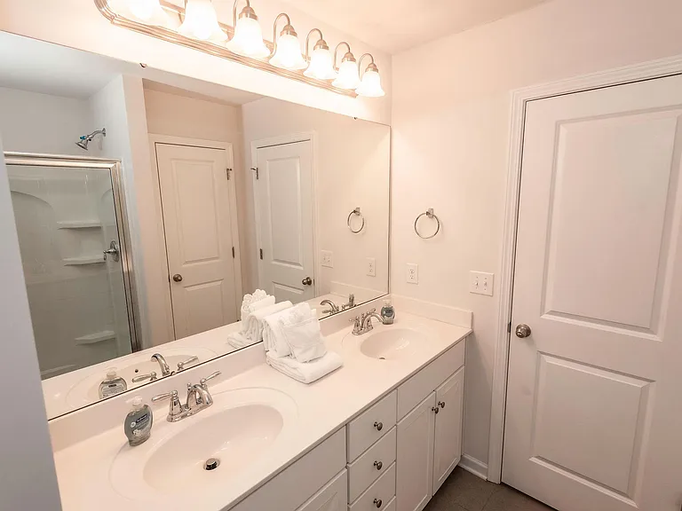 430 Carolyn Ln — Photo 5