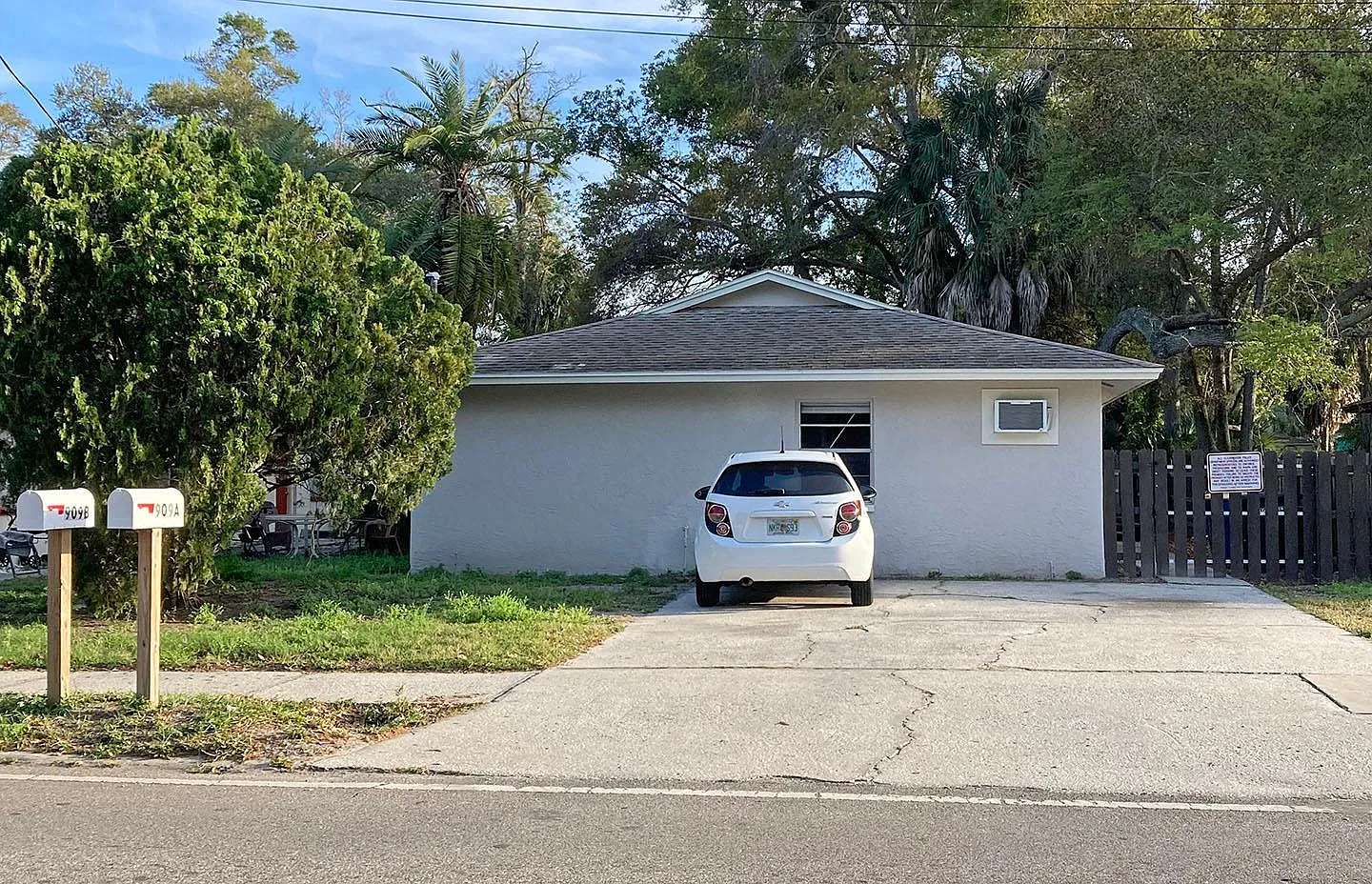 909B Palmetto St — Photo 1