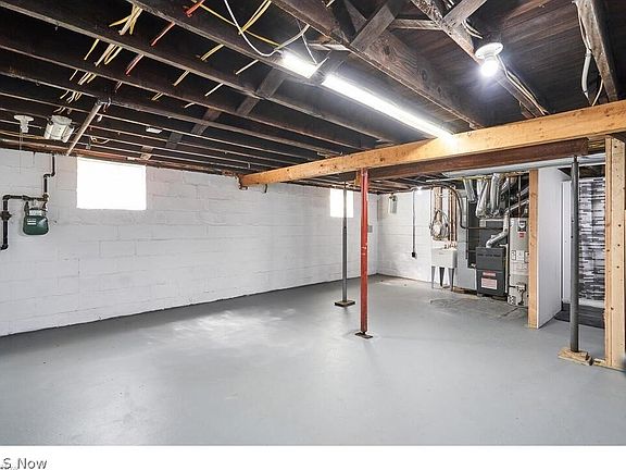 5th image of 688 Dayton St