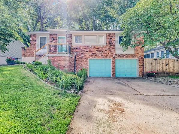 808 NW Oxford Dr, Blue Springs, MO 64015