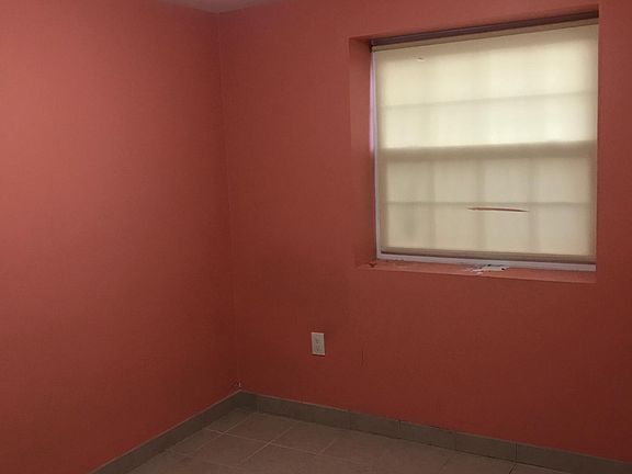 5th image of 225 Pugsley Ave