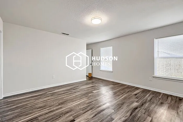 7031 Phoenix Dr — Photo 6