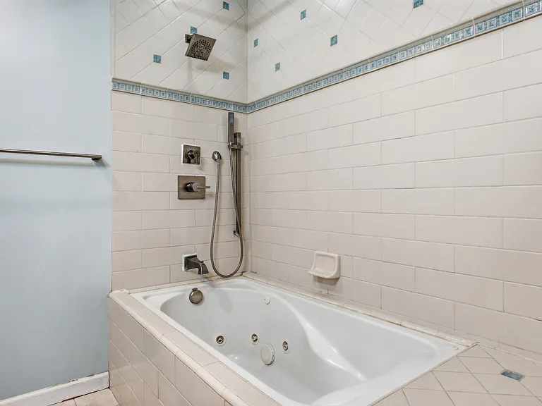 2063 Village Ln — Photo 17