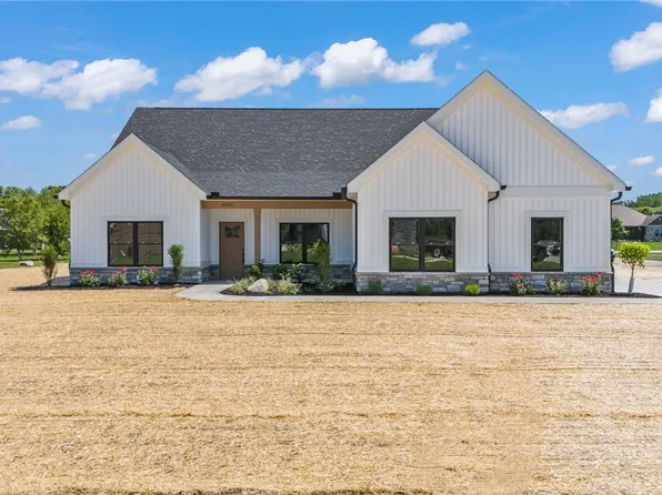 2691 Pleasant View Dr, Troy, OH 45373