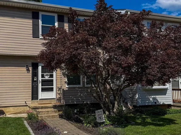 974 Sugar Maple St, Hampstead, MD 21074