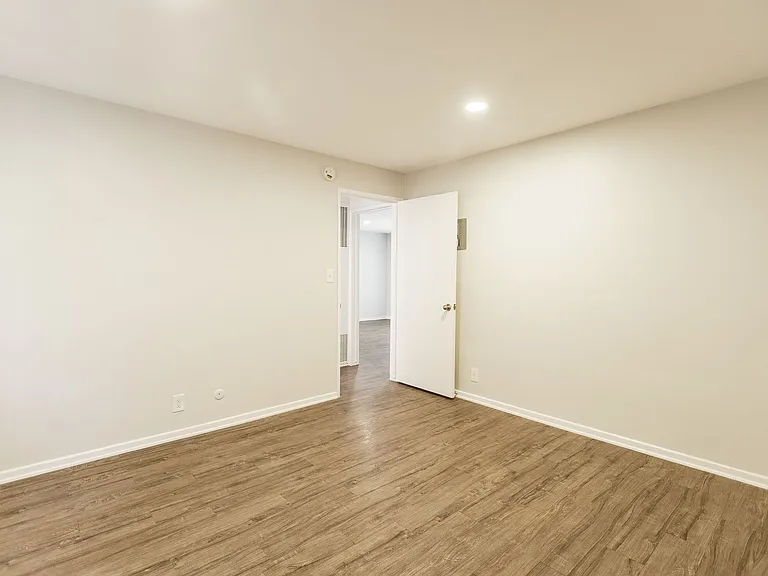18407 Dearborn Street — Photo 53