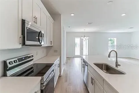 4 bed, 2.0 bath, 1903 sqft, $2,750 — Photo 3