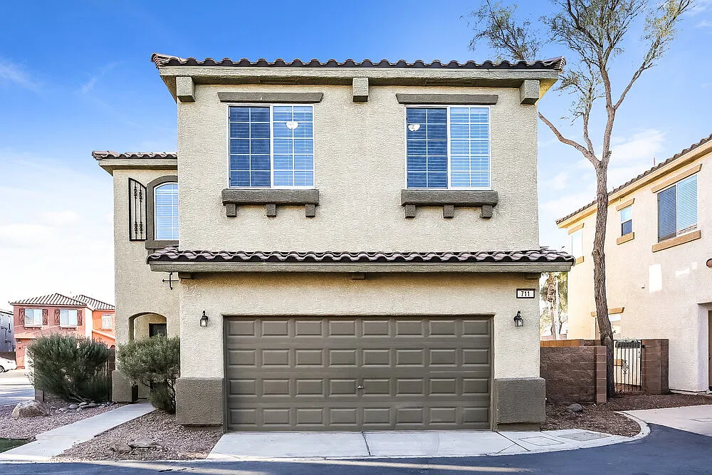 3 bed, 2.5 bath, 1748 sqft, $3,140 — Photo 1