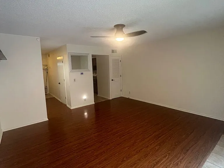15 Hampton Dr — Photo 5