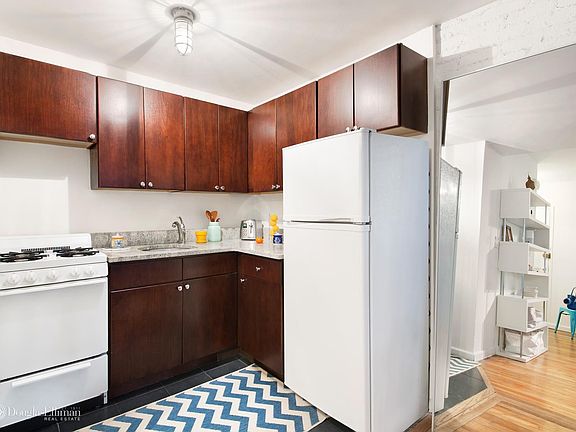 3rd image of 304 W 88th St
