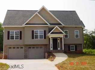 7224 Wanda Vista Ct, Pfafftown, NC 27040