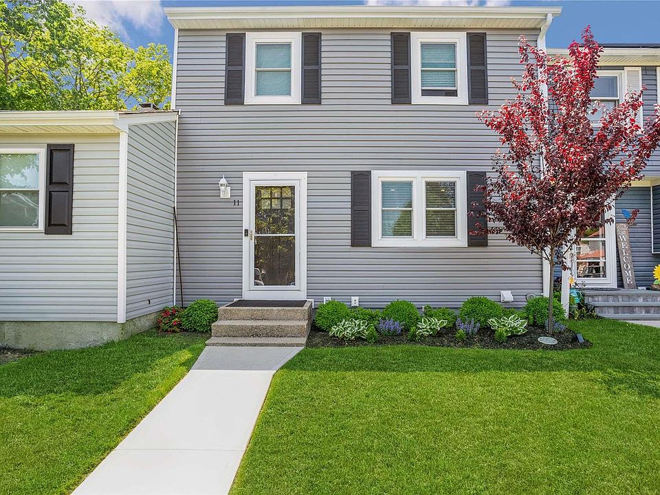 1st image of 11 Farragut Court #11