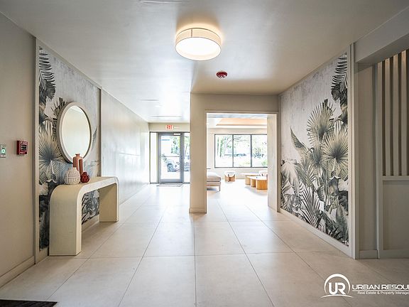 2nd image of 6960 Rue Vendome Unit 201