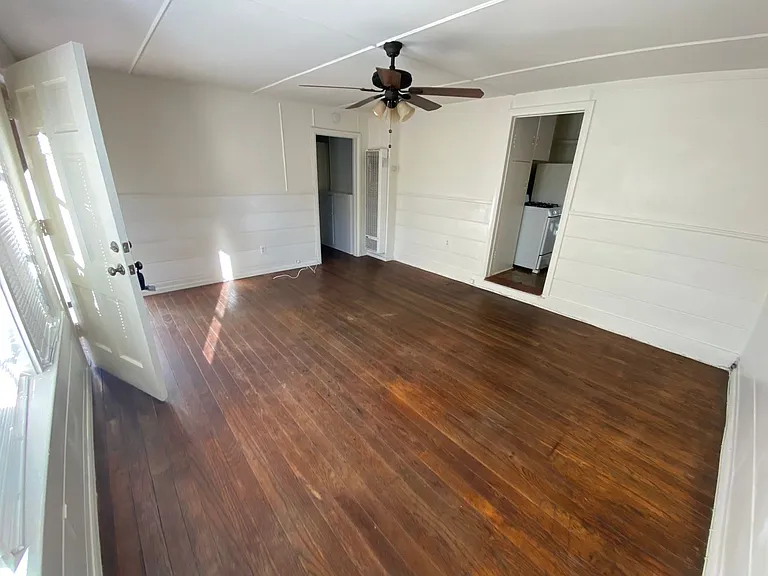 Stunning one bedroom one bath located on pch! — Photo 8
