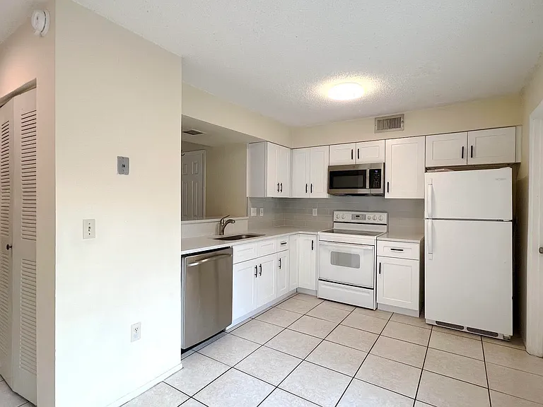 2712 Tally Ho Ave #2714 — Photo 5