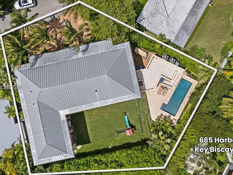 685 Harbor Ln — Photo 44