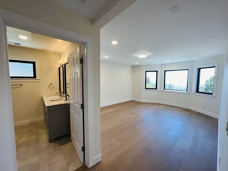 2620 Marin Ave — Photo 13