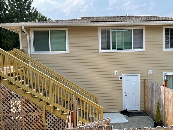 2nd image of 905 30th St NE