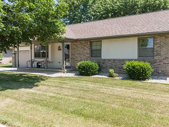 3rd image of 2502 N Wuthering Hills Dr