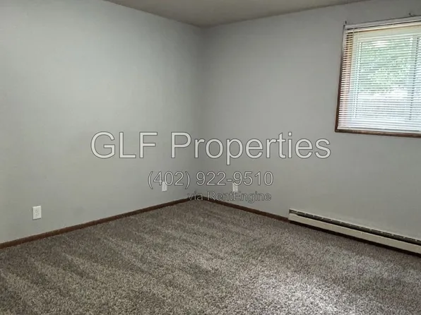 243 N 1st St APT 6, Seward, NE 68434